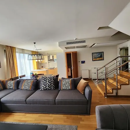 Taksim Perfect Residence, 3 Bedrooms, 140 M2, Pool Gym Sauna Access Istanbulská provincie