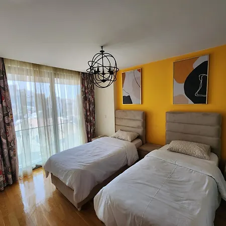 Taksim Perfect Residence, 3 Bedrooms, 140 M2, Pool Gym Sauna Access Istanbulská provincie